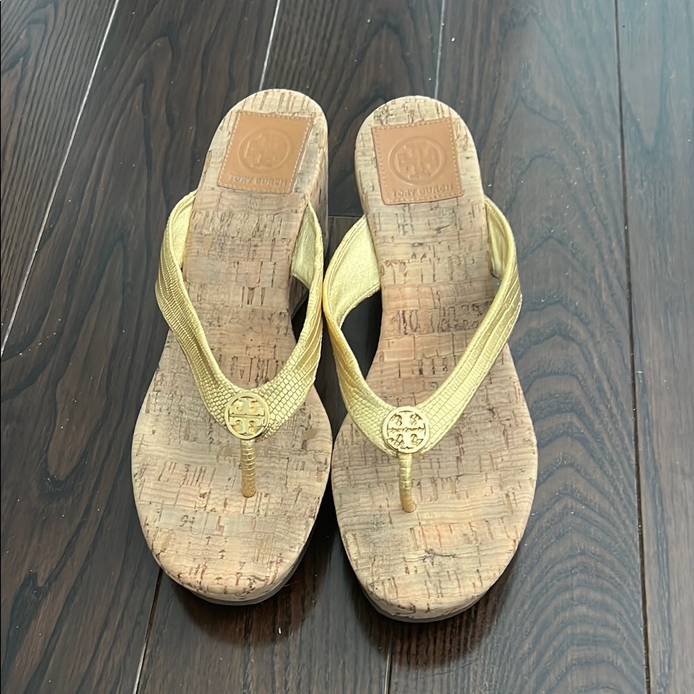 Tory Burch Gold Sandals with Elegant Design